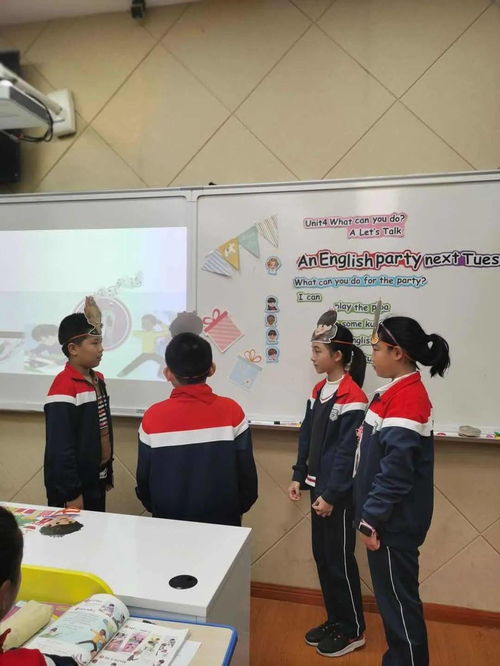 專家引領(lǐng)，助推成長 基于文本分析與創(chuàng)新的小學(xué)英語教學(xué)設(shè)計與實施專題研訓(xùn)活動紀(jì)實