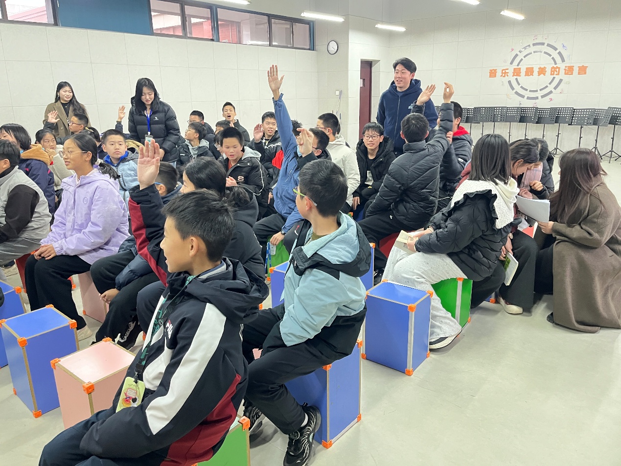科技賦能成長(zhǎng) 湖北二師22級(jí)實(shí)習(xí)生在光谷未來學(xué)校開展AI+電子樂器實(shí)踐營(yíng)教育活動(dòng)策劃與咨詢