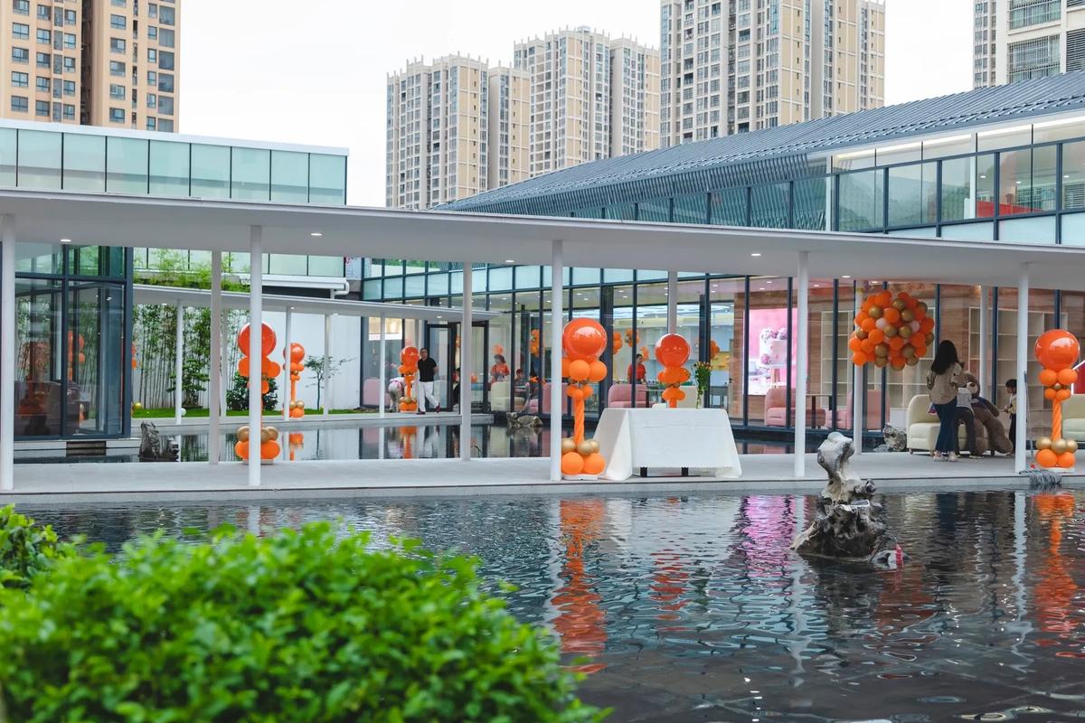 嘉利華觀光工廠 一條長廊，多重休閑視角